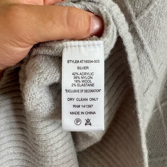 ASTR the Label Gray Argyle Pearl Embellished Pullover Sweater Women's XL NWT - Picture 6 of 6